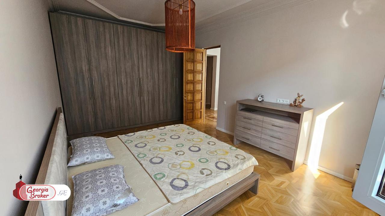 იყიდება ახალი გარემონტებული 9 ოთახიანი სახლი არმაზში